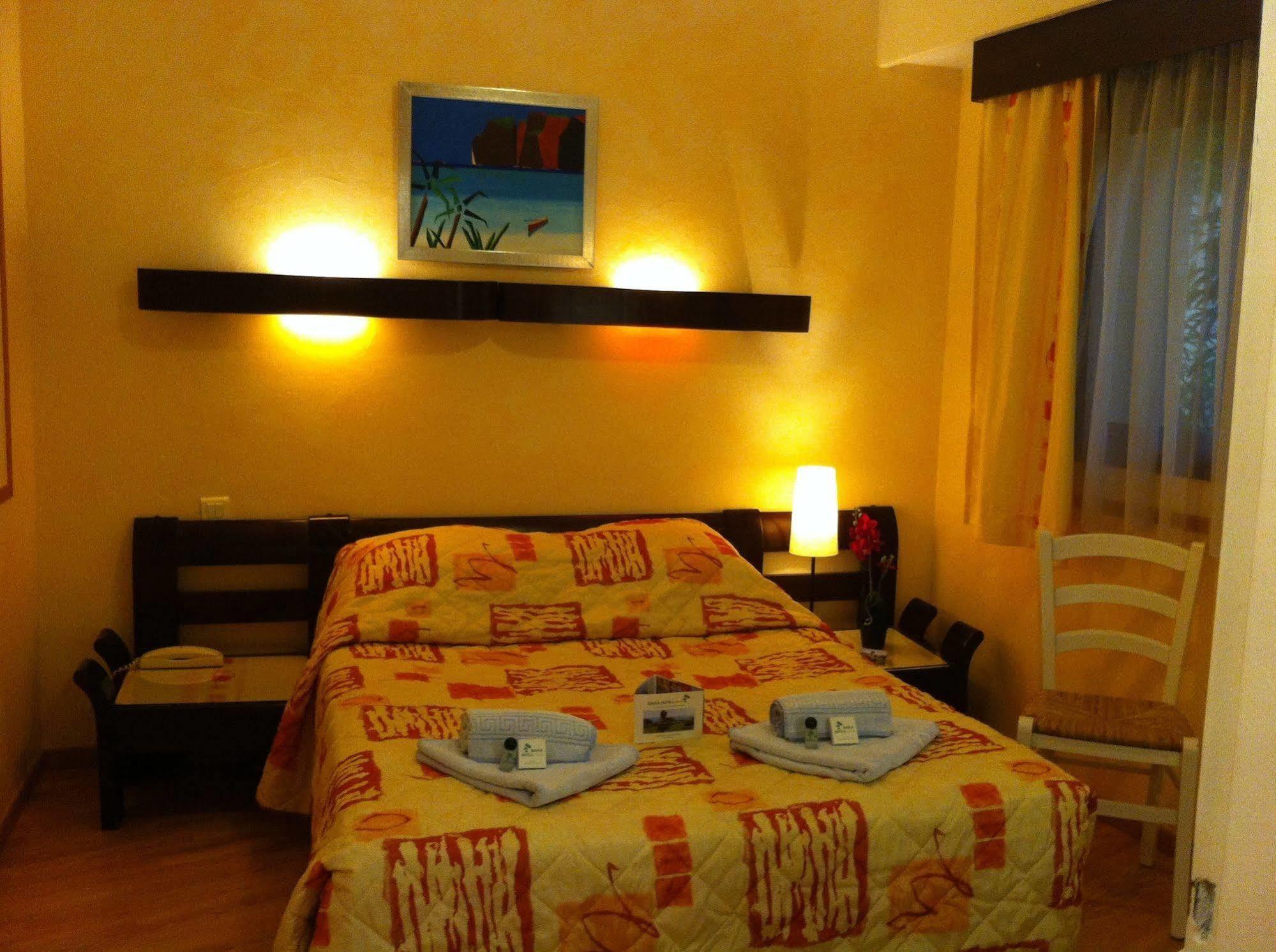 Hotel Bahia Villeneuve-Loubet Buitenkant foto