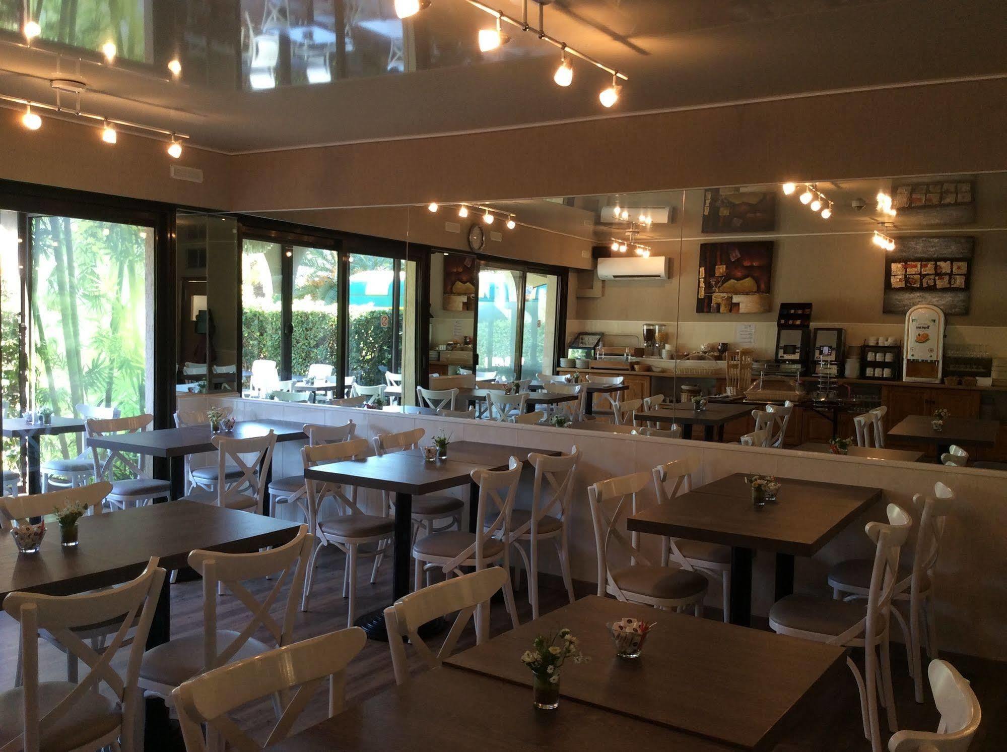 Hotel Bahia Villeneuve-Loubet Buitenkant foto